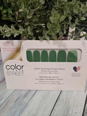 Color Street Rare Green Press On Nail Glitter Design